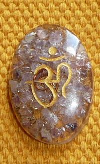 Orgonite lettre sanscrit ame thyste